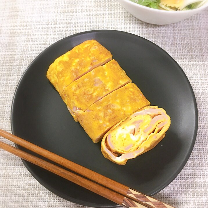 ハムたっぷりの卵焼き♪